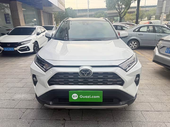 Фото 2 - Toyota RAV4