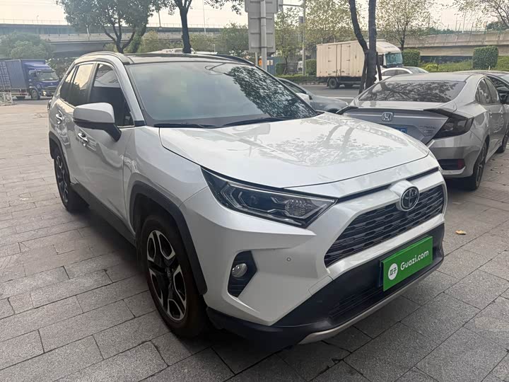 Фото 3 - Toyota RAV4