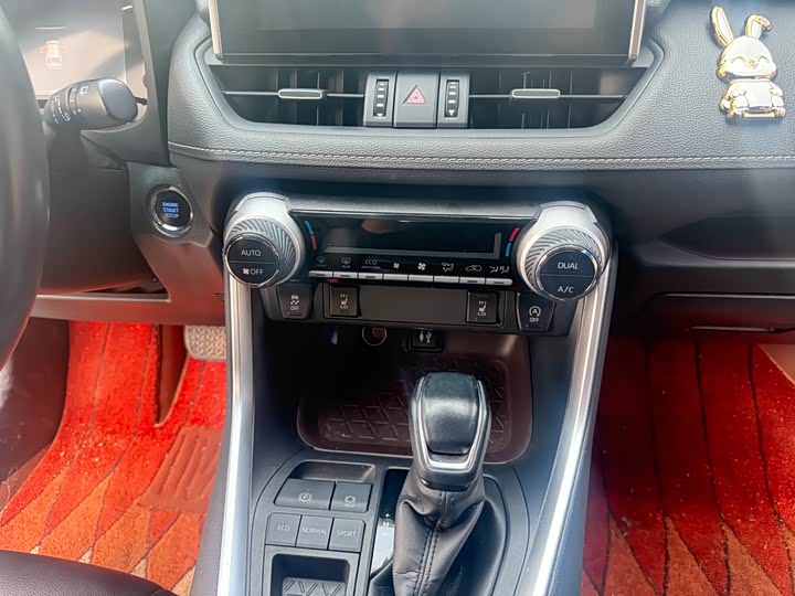 Фото 9 - Toyota RAV4