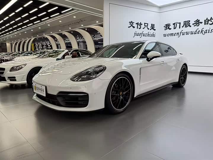 Фото 1 - Porsche Panamera