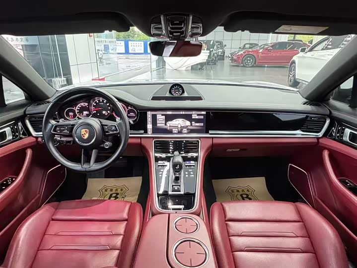 Фото 10 - Porsche Panamera