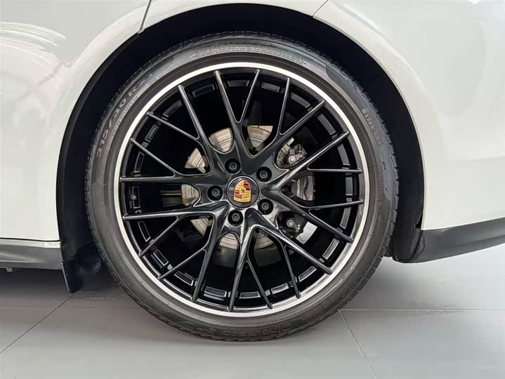 Фото 13 - Porsche Panamera