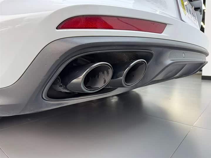 Фото 14 - Porsche Panamera