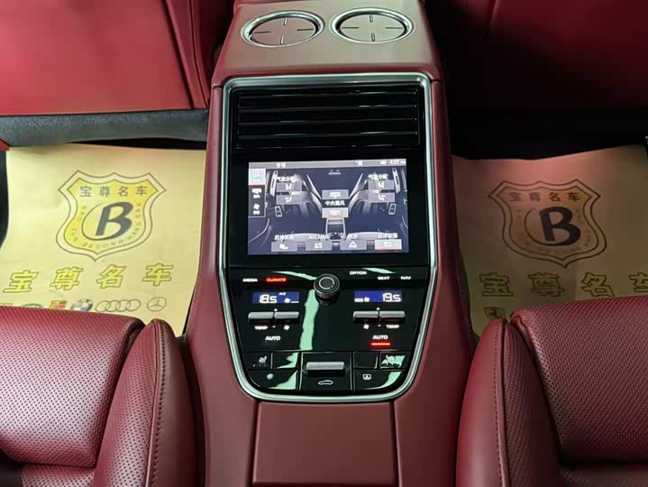 Фото 16 - Porsche Panamera