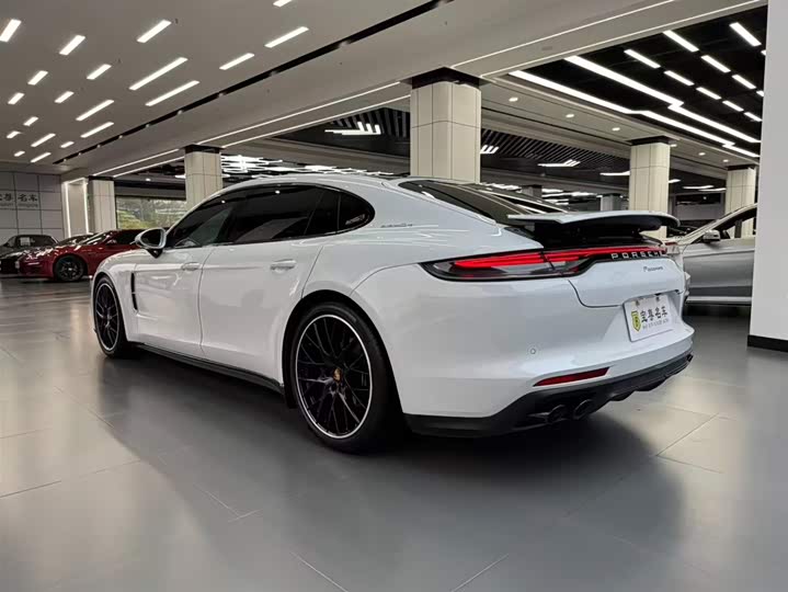 Фото 3 - Porsche Panamera
