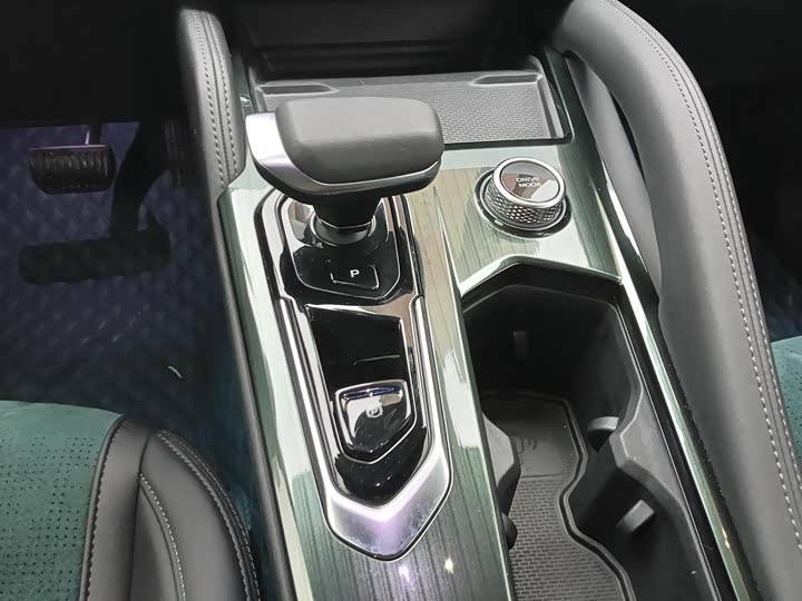 Фото 13 - Geely Monjaro