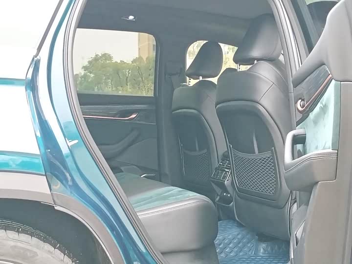 Фото 18 - Geely Monjaro