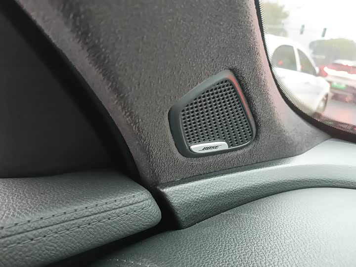 Фото 8 - Geely Monjaro