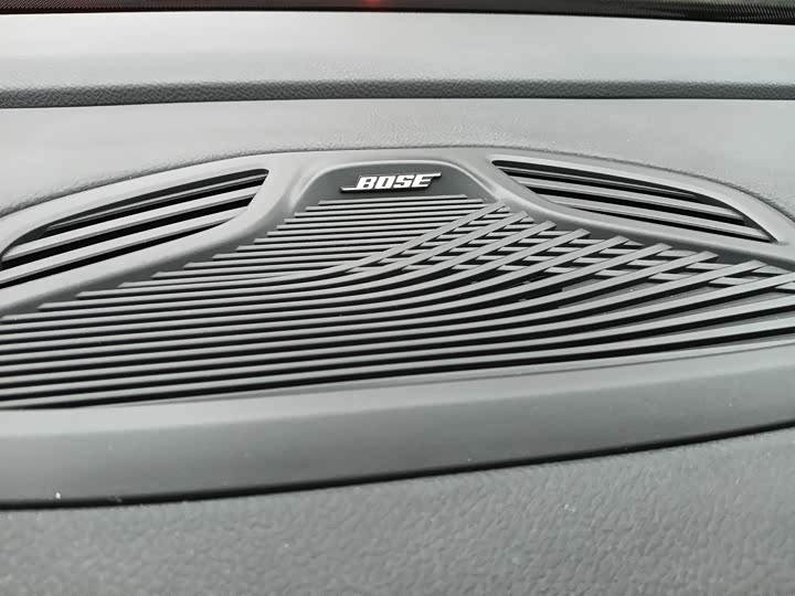 Фото 9 - Geely Monjaro