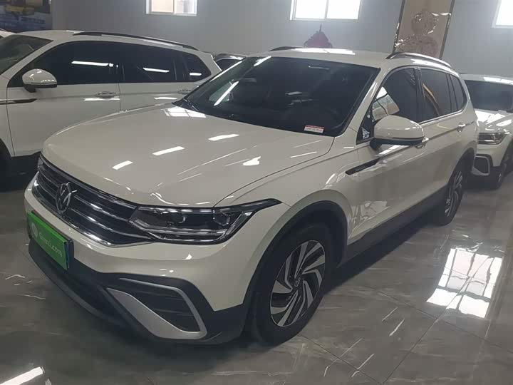 Фото 1 - Volkswagen Tiguan L Pro