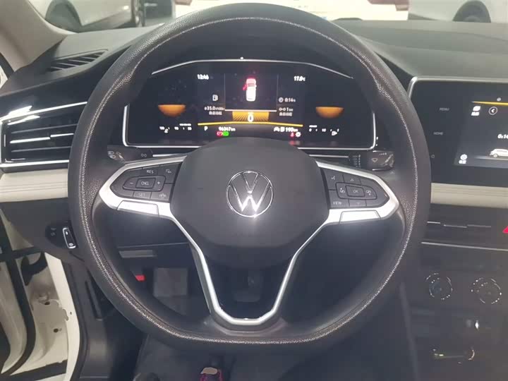 Фото 11 - Volkswagen Tiguan L Pro