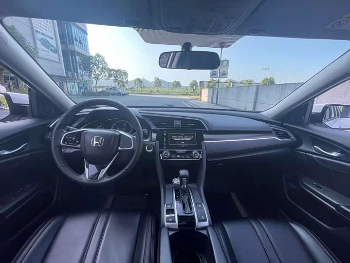 Фото 14 - Honda Civic