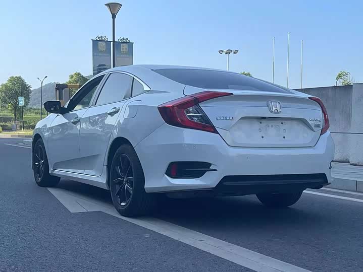 Фото 4 - Honda Civic