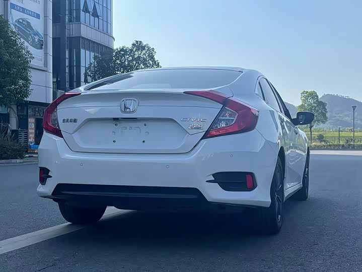 Фото 7 - Honda Civic