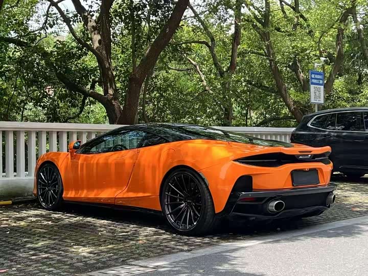 Photo 6 - McLaren GT