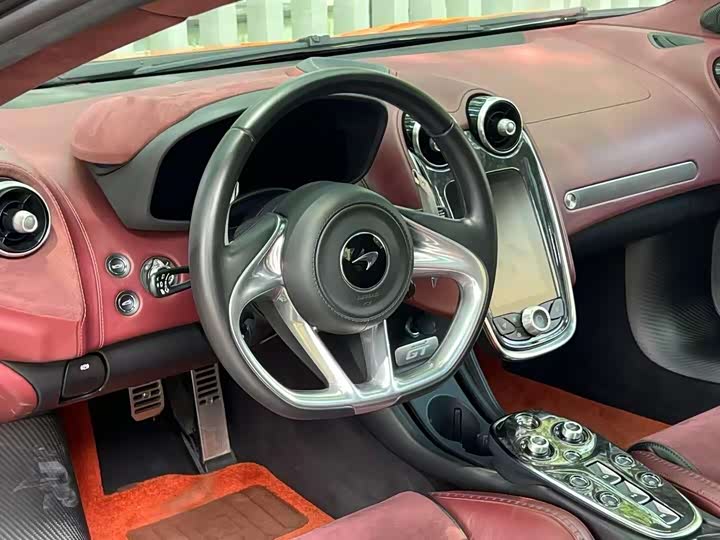 Photo 8 - McLaren GT