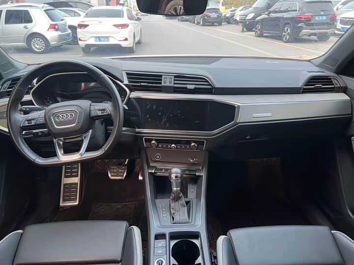 Фото 8 - Audi Q3