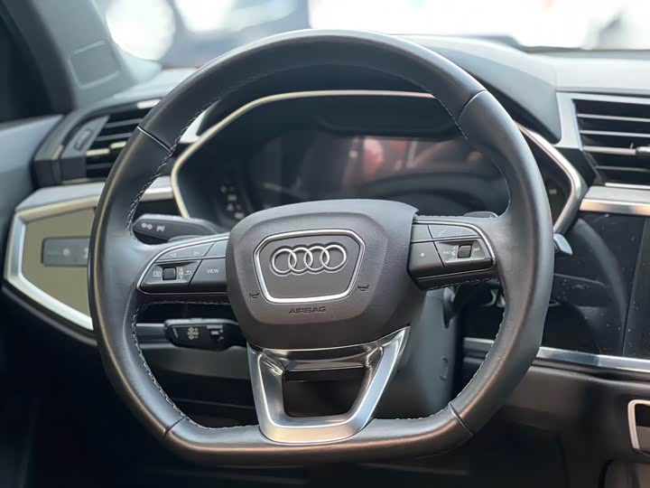 Фото 9 - Audi Q3