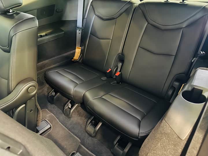 Фото 13 - Cadillac XT6