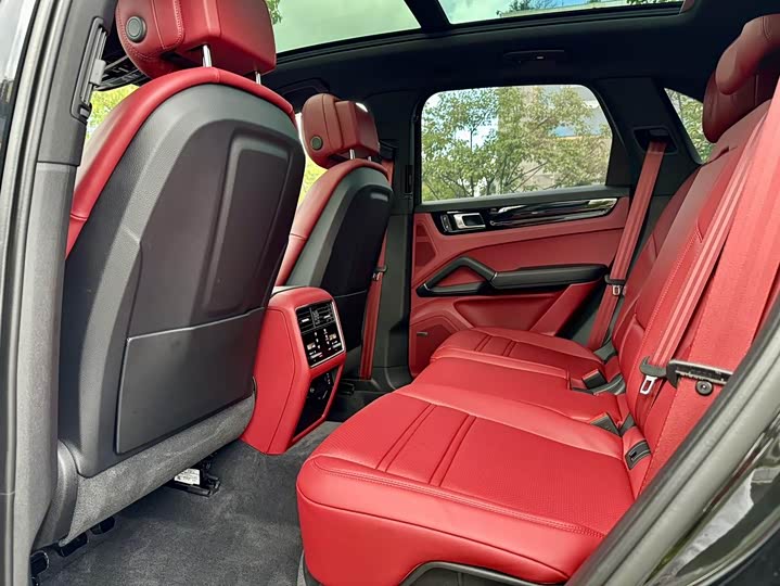 Фото 10 - Porsche Cayenne