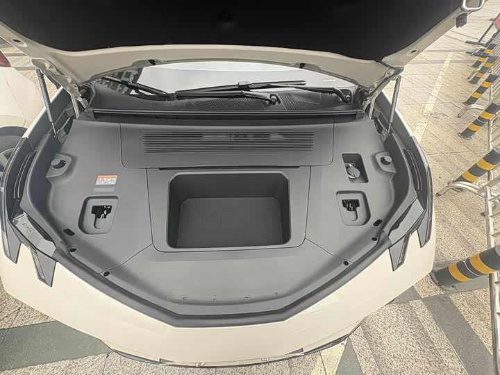 Фото 8 - Zeekr X