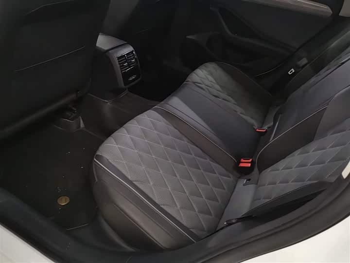 Фото 17 - Volkswagen Sagitar L