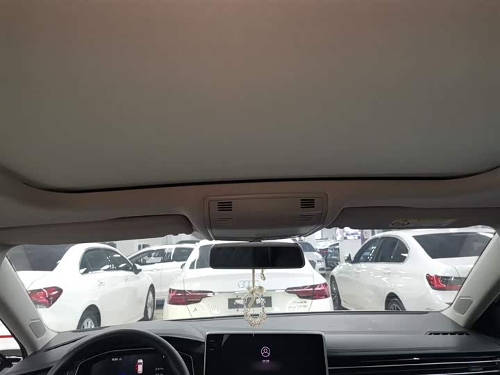 Фото 18 - Volkswagen Sagitar L