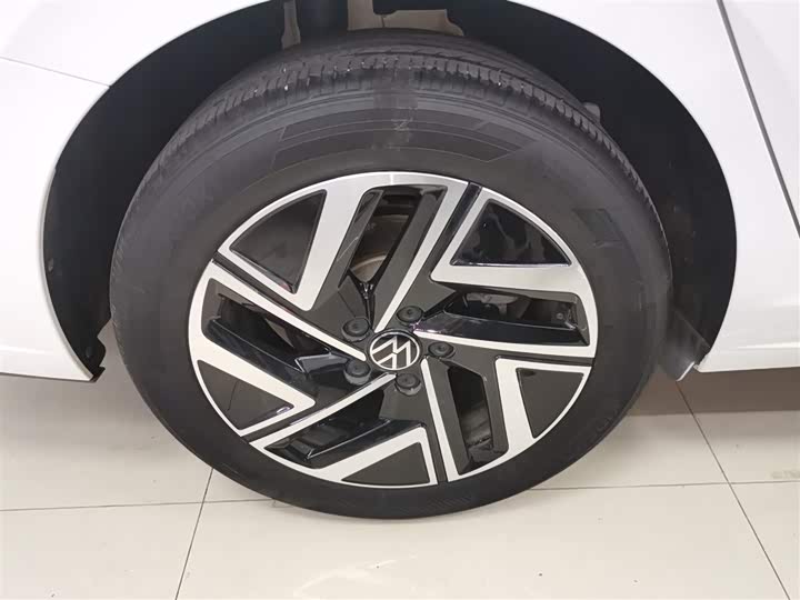 Фото 26 - Volkswagen Sagitar L