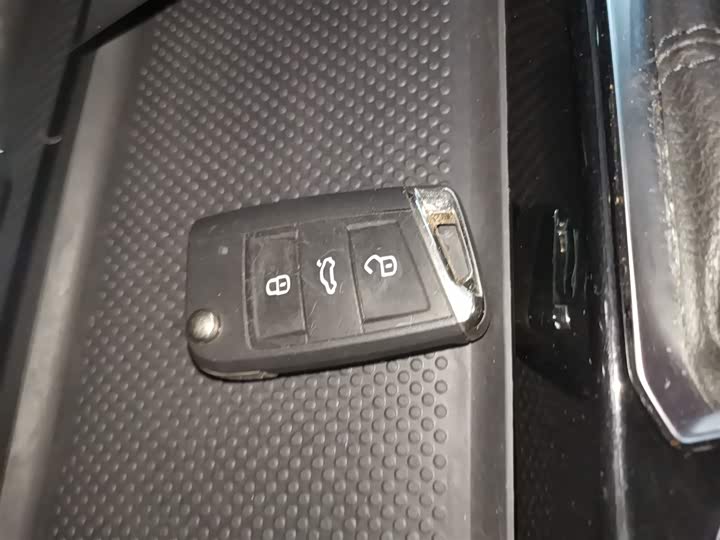 Фото 9 - Volkswagen Sagitar L