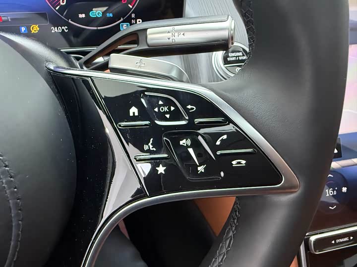 Фото 16 - Mercedes-Benz S-Class