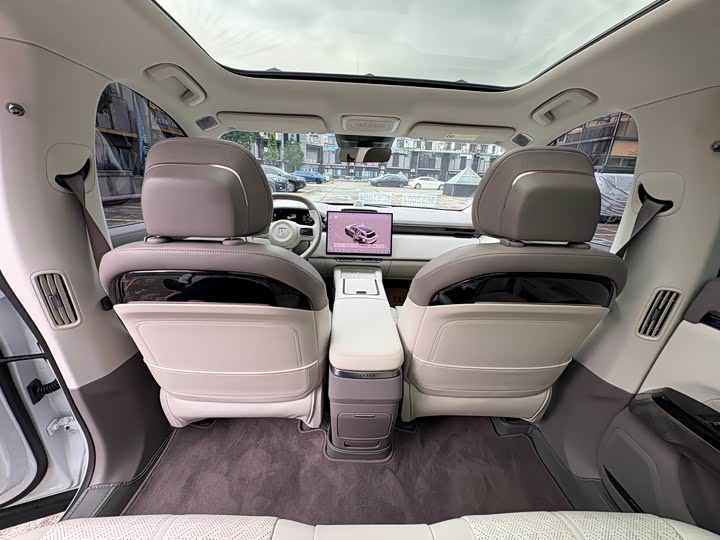 Фото 14 - Zeekr 7X