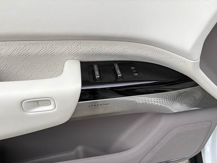 Фото 20 - Zeekr 7X