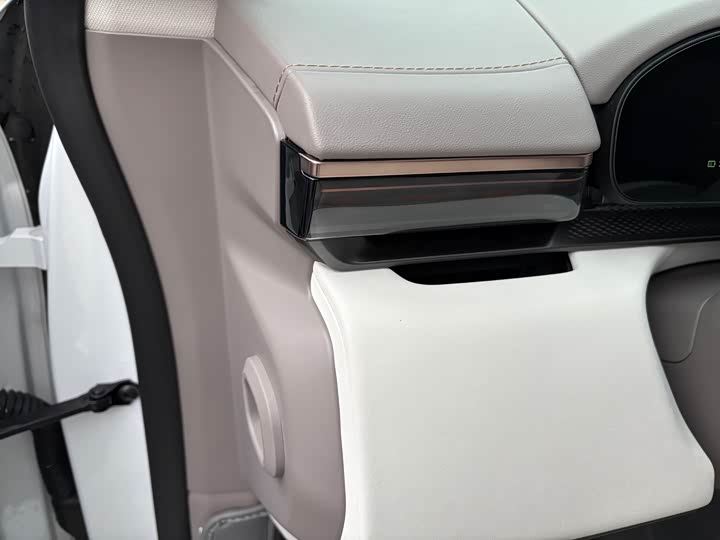 Фото 21 - Zeekr 7X