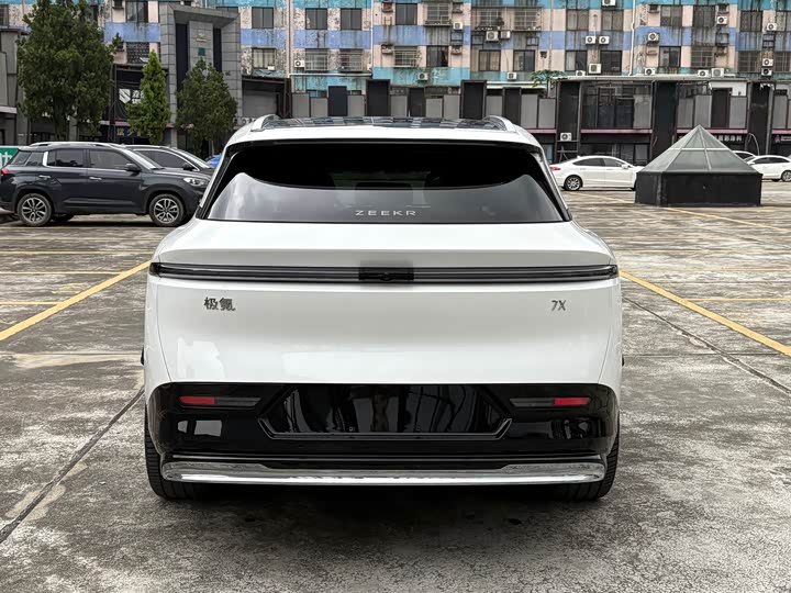 Фото 34 - Zeekr 7X