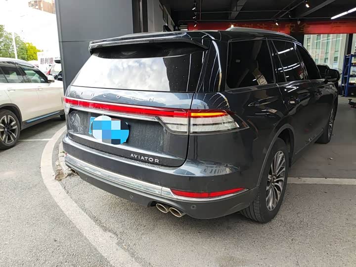 Фото 2 - Lincoln Aviator