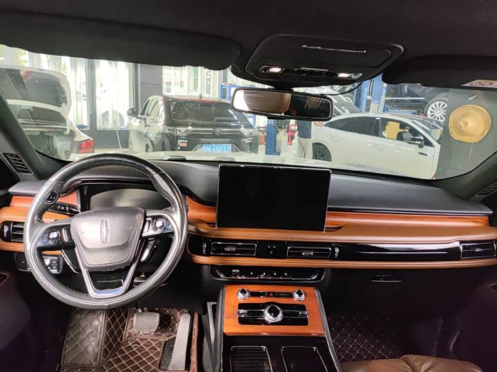 Фото 3 - Lincoln Aviator