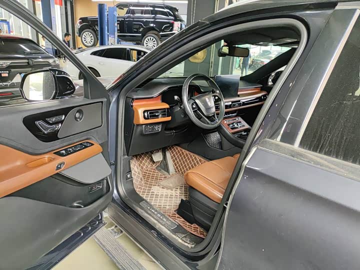 Фото 7 - Lincoln Aviator