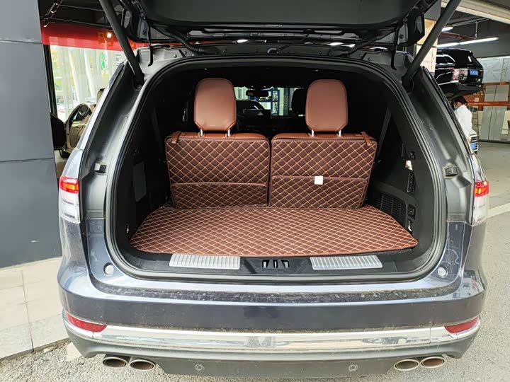 Фото 9 - Lincoln Aviator
