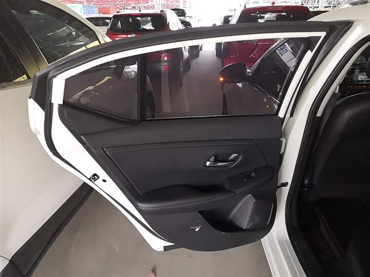 Фото 18 - Nissan Sylphy