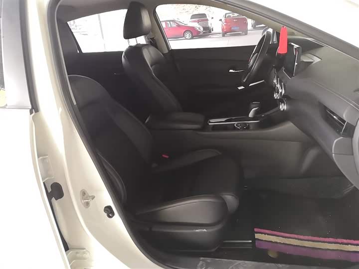 Фото 21 - Nissan Sylphy