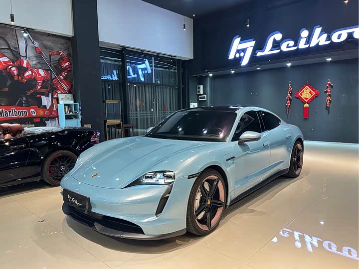 Фото 1 - Porsche Taycan