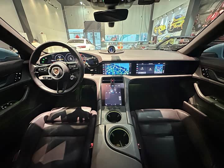 Фото 11 - Porsche Taycan