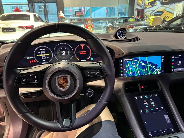 Фото 12 - Porsche Taycan