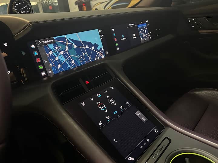 Фото 13 - Porsche Taycan