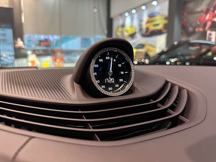 Фото 15 - Porsche Taycan