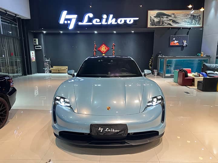 Фото 2 - Porsche Taycan
