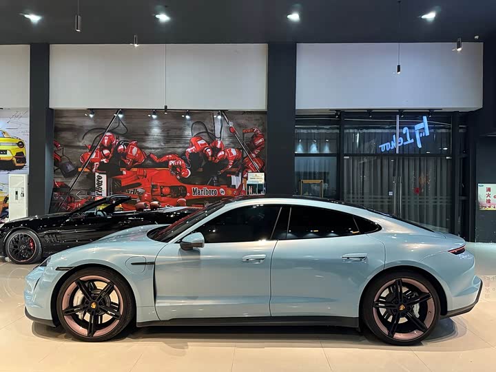 Фото 4 - Porsche Taycan