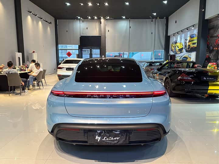 Фото 6 - Porsche Taycan