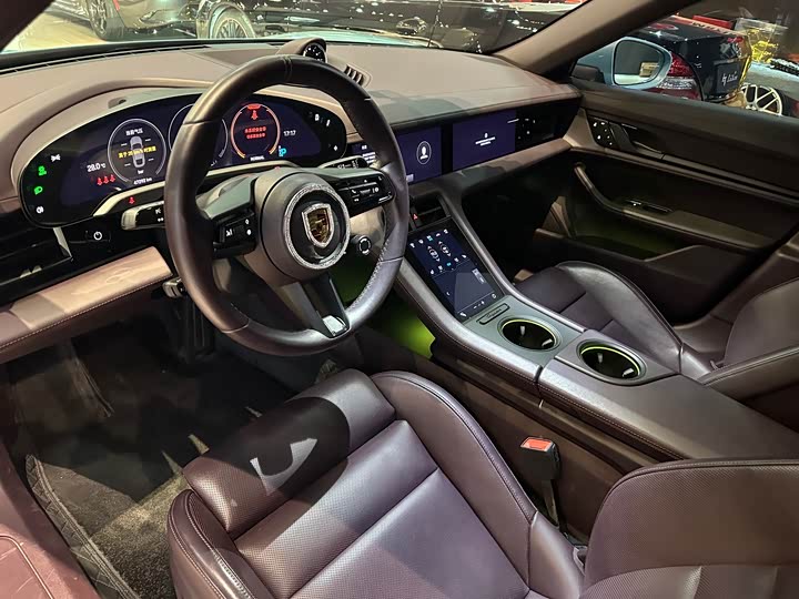 Фото 9 - Porsche Taycan