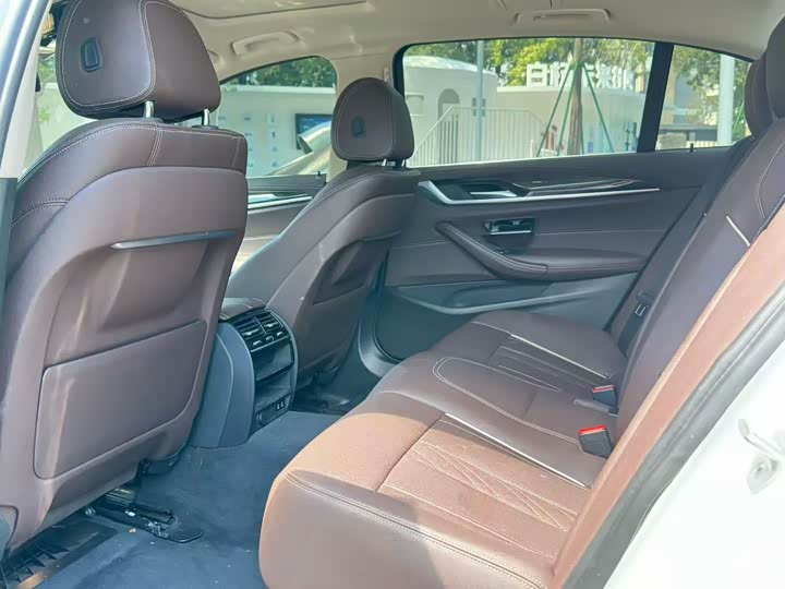 Фото 6 - BMW 5 Series